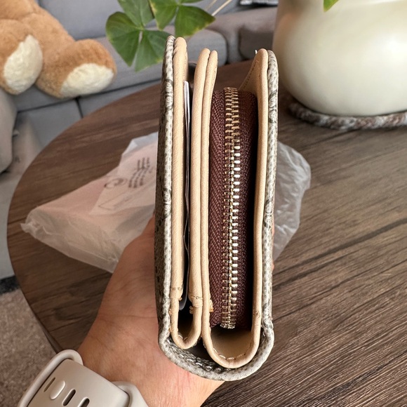 Nine West Signature Bifold Medium Wallet, Brown Khaki/Cream, NWT - Picture 3 of 10